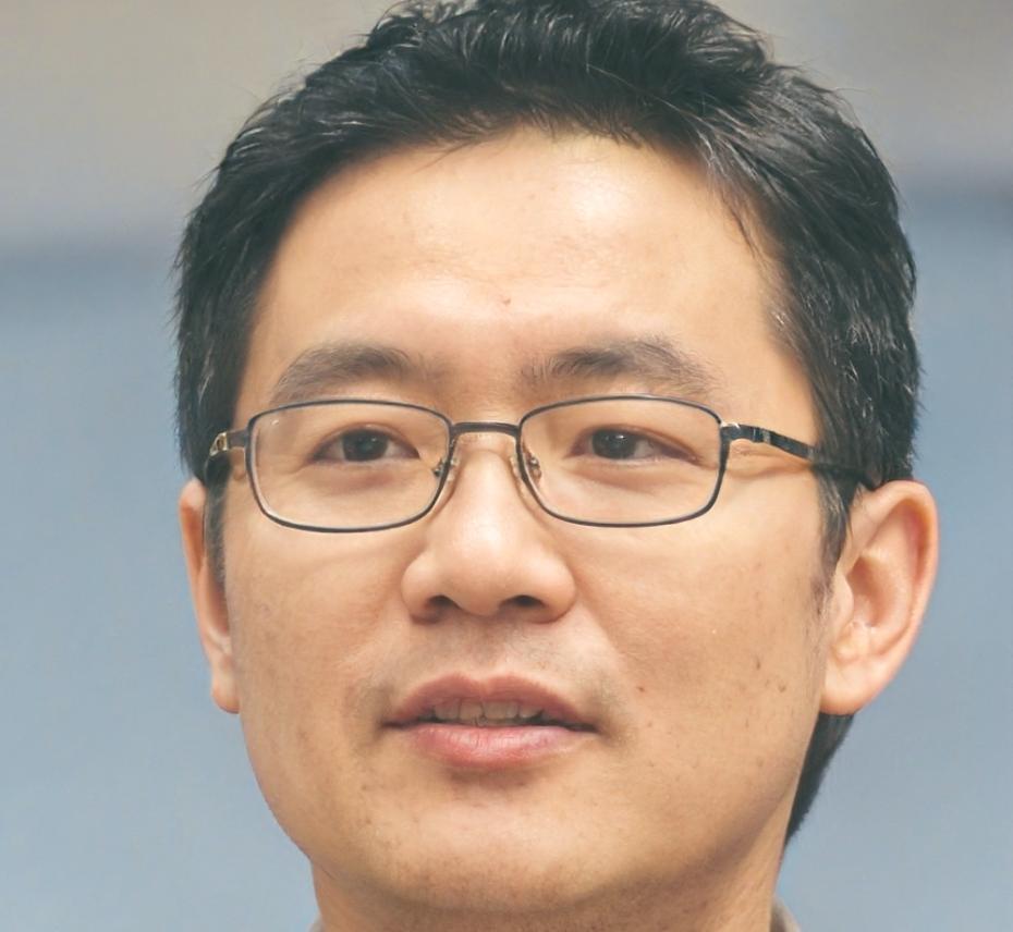 Formador revisando resultados